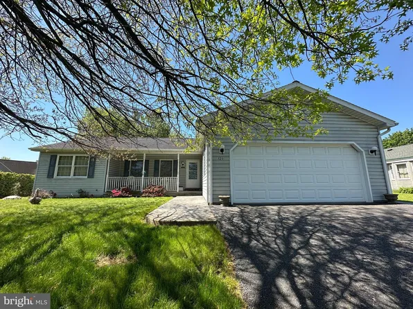 120 Chancellor Dr, Chambersburg, PA 17201