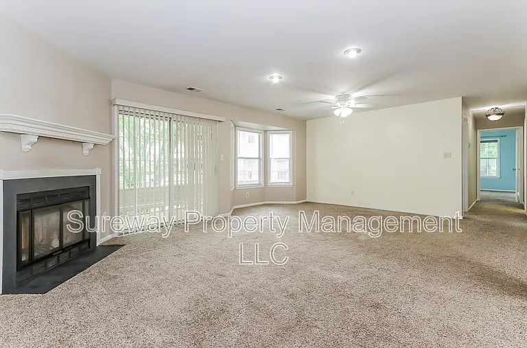 108 Lowell Ct #5 — Photo 2
