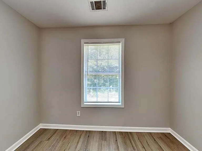 Maple Place Apartments — Photo 7
