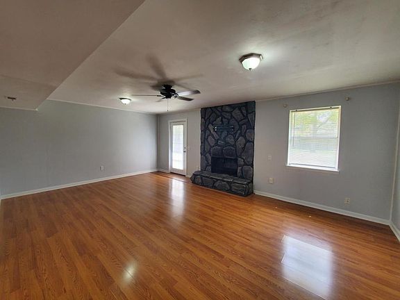 4th image of 314 E Emerald Dr