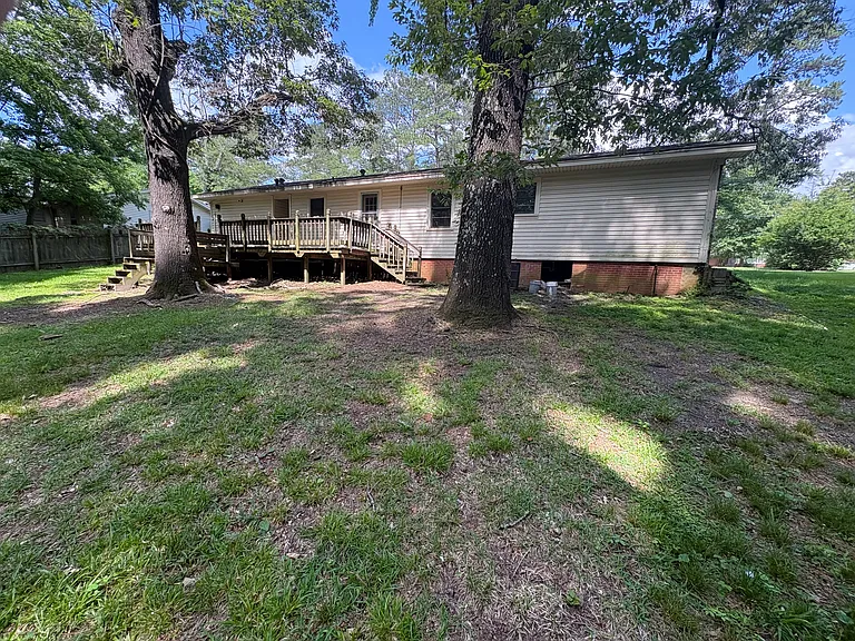 713 Drew Ln — Photo 2
