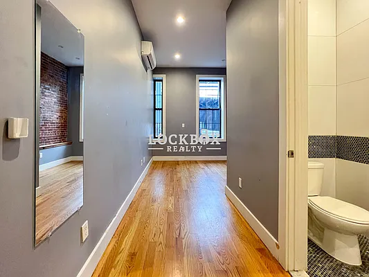Rented by Lockbox Realty | media 6