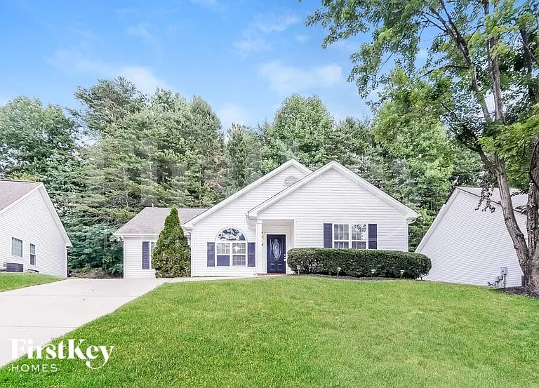 1024 Stinson Glen Ln — Photo 1