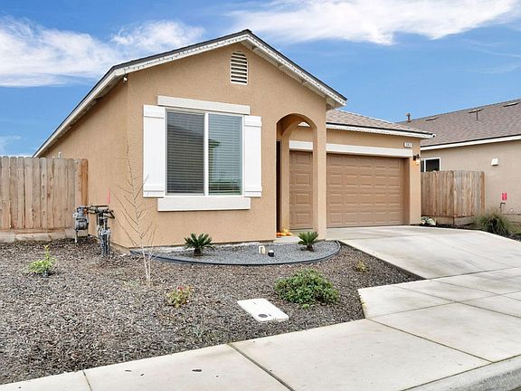 2nd image of 547 Sandtrap Ln
