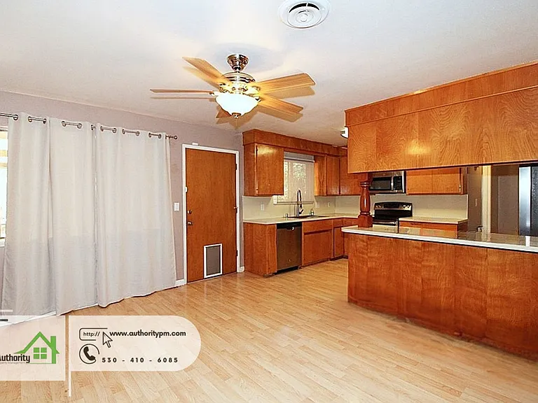 4548 Pensacola St — Photo 17