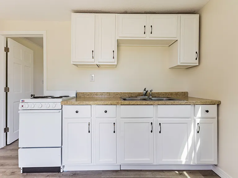 2104 N Hollywood Ave — Photo 4