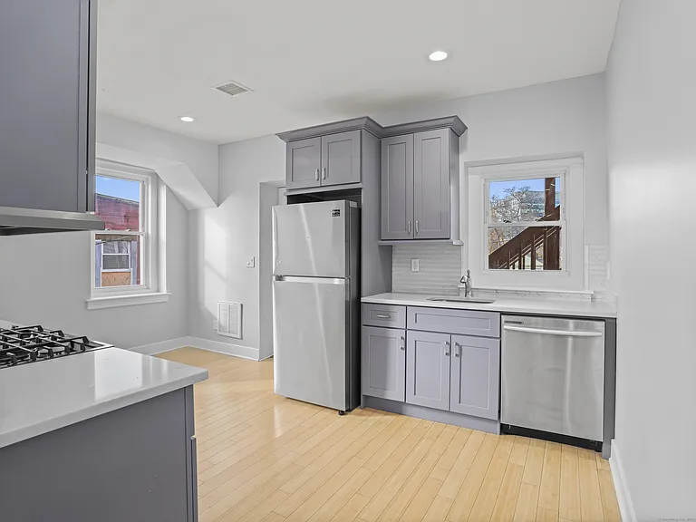 775 Atlantic St #3L — Photo 3