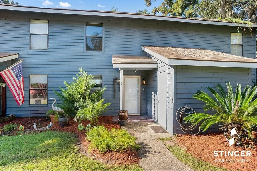 2 Bedroom / 2.5 Bath For Rent In The Battery — Photo 2