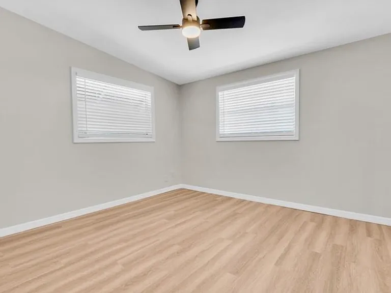 450 Davison Ave NE — Photo 7
