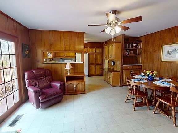 4th image of 315 Highwood Cir