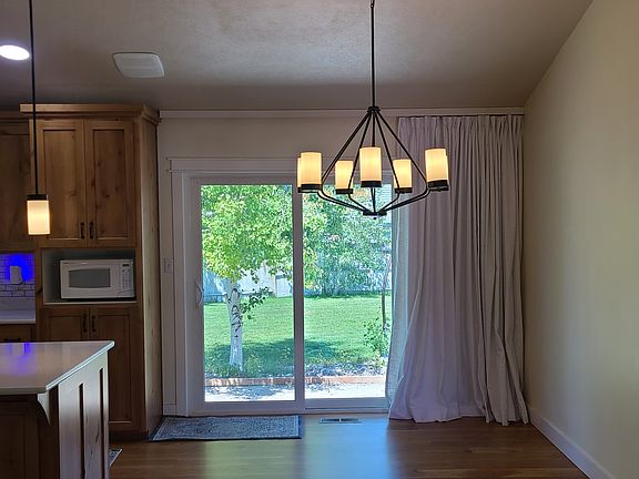 3rd image of 3765 Spring Creek Dr