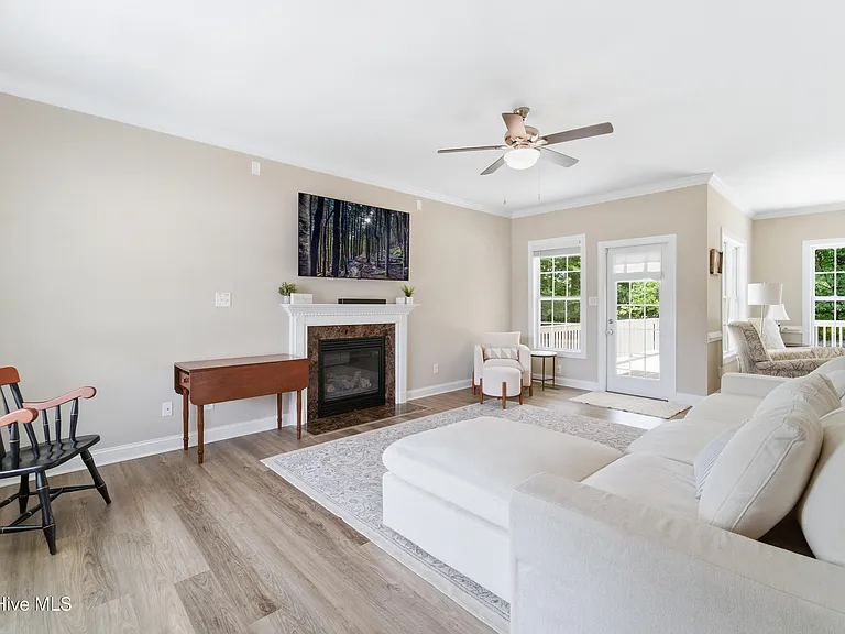 107 McKinnon Pl — Photo 3