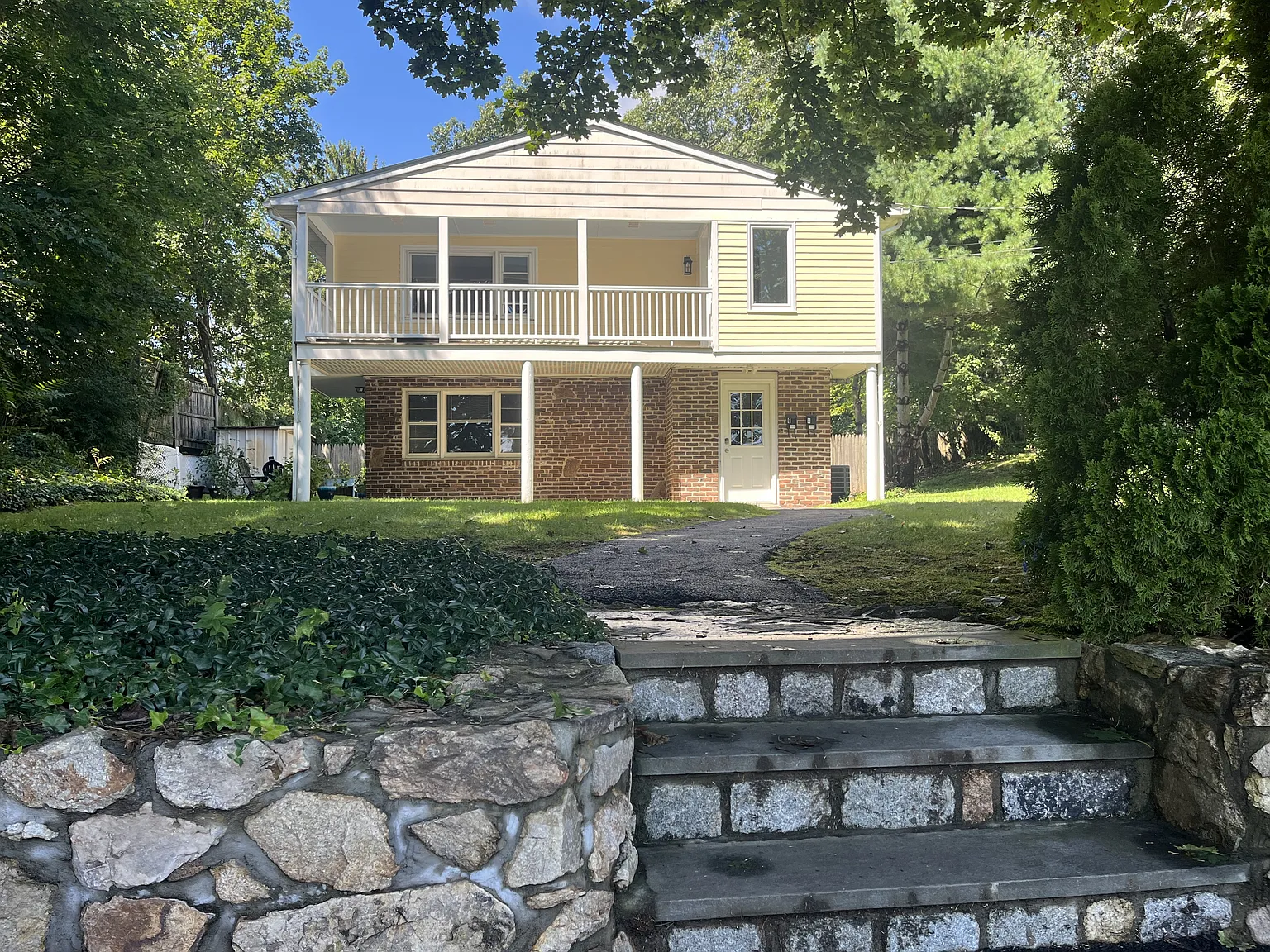2 bed, 1000 sqft, $1,950 — Photo 1