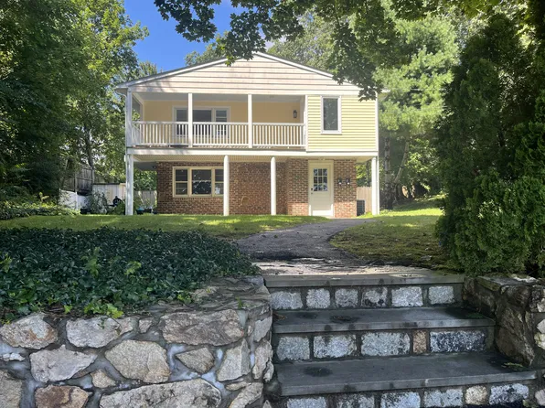 8 Cherry St, Branford, CT 06405