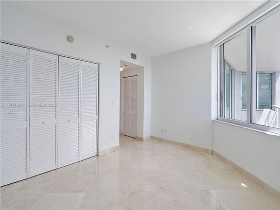 4th image of 325 Biscayne Blvd #3721