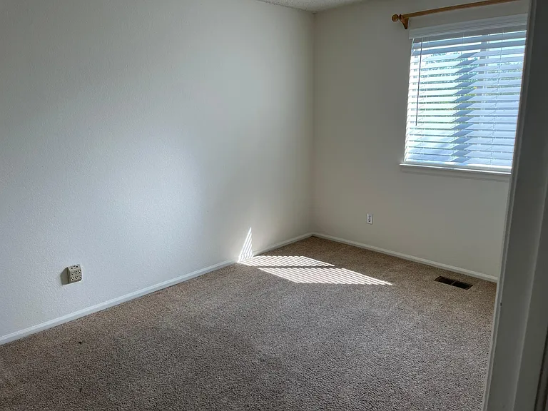 9786 Goldfinch Ln — Photo 12