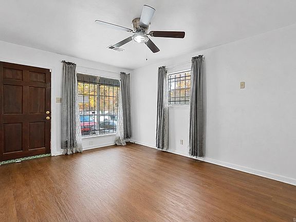 3rd image of 7325 Knollwood Dr