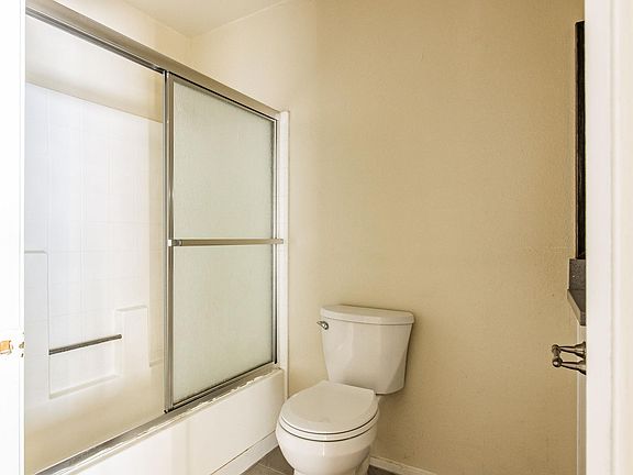 4th image of 820 S St Andrews Pl APT 303