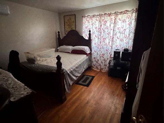 2nd image of 1427 Needham Avenue