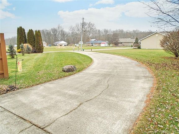 5th image of 6 Robbins Way