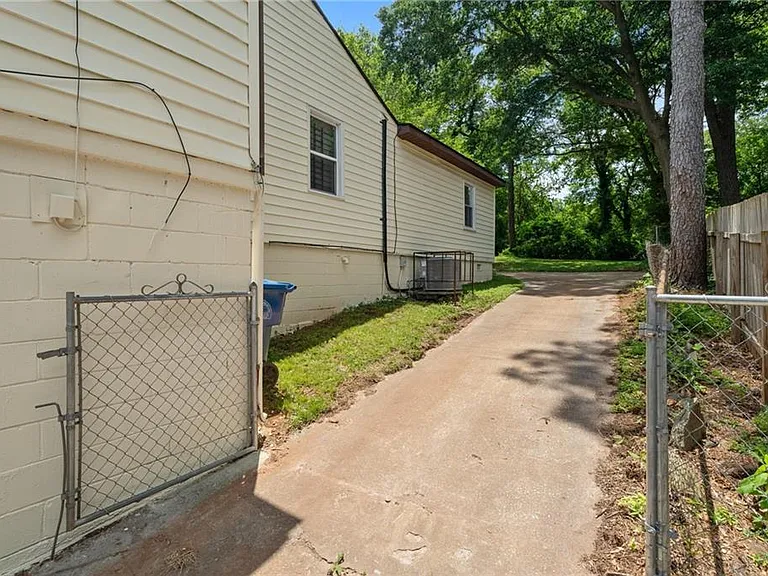 1338 Montreat Ave SW — Photo 12