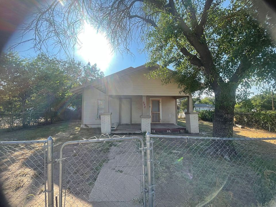 1st image of 942 Orange St