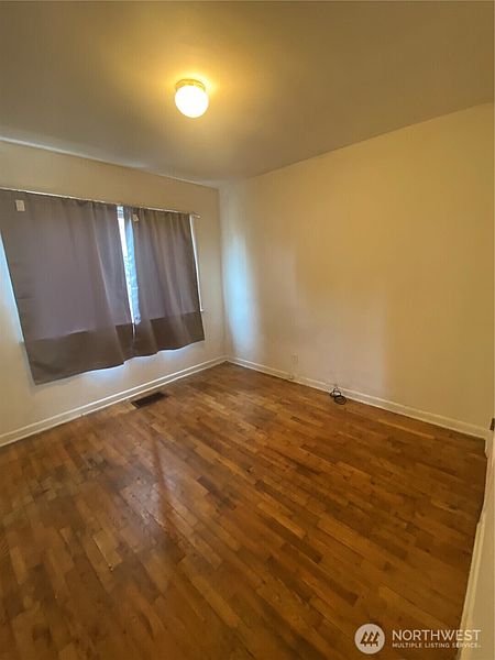 5th image of 3625 15th Avenue S