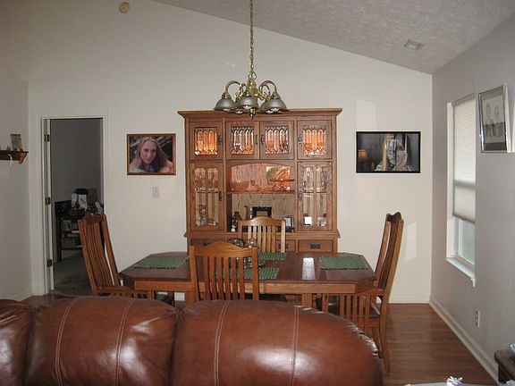 4th image of 3432 Plymouth Dr