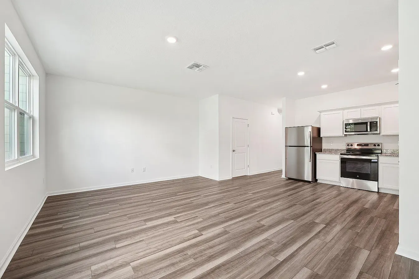 3 bed, 2.5 bath, 1386 sqft, $900 — Photo 4