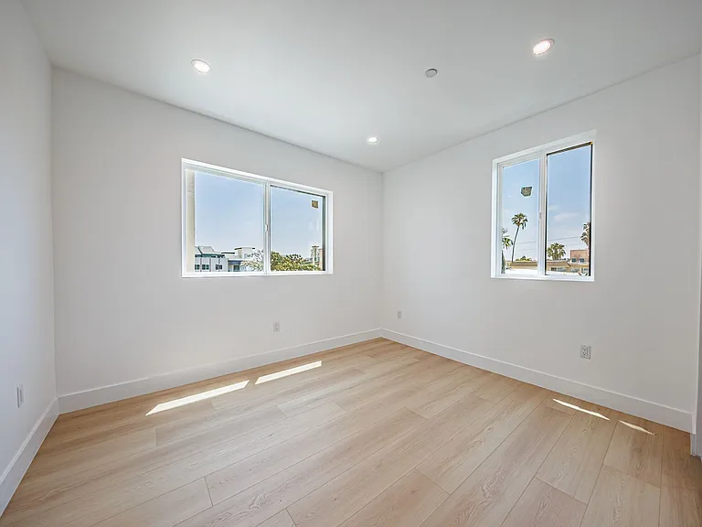 Gorgeous New Townhomes Next To la Cienega Park — Photo 34