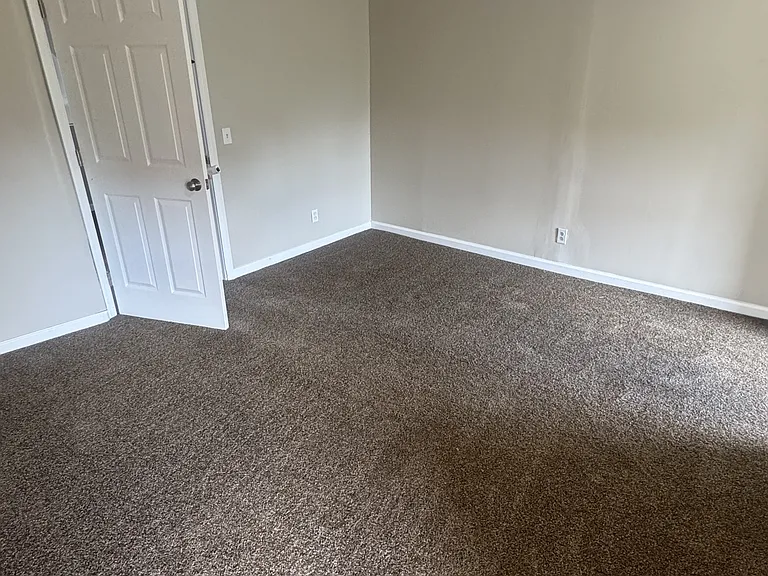 251 E Maple St — Photo 15