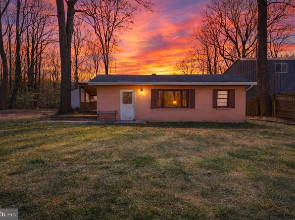 479 Hemlock Ln, Bluemont, VA 20135