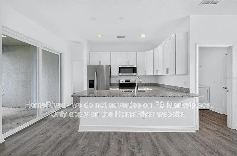 4 bed, 2.0 bath, 1349 sqft, $1,795 — Photo 3