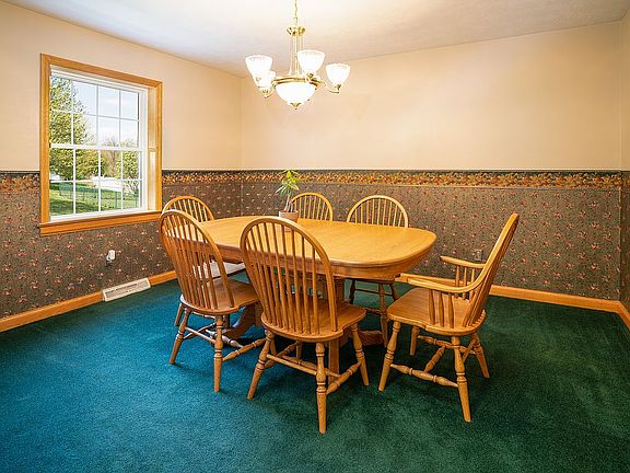 4th image of 106 Emerald Dr