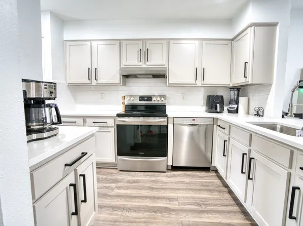 9910 Royal Ln APT 306, Dallas, TX 75231