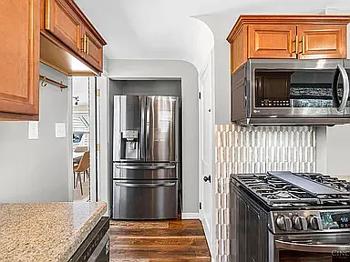 5 bed, 2010 sqft, $2,900 — Photo 3