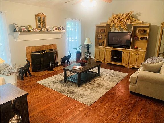 4th image of 3625 Creekwood Trl