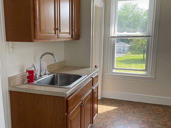 5th image of 39 E Logan Ave #2