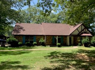 755 Lake Blvd, Vicksburg, MS 39180