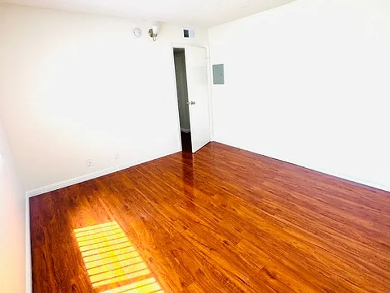 428 — Photo 7