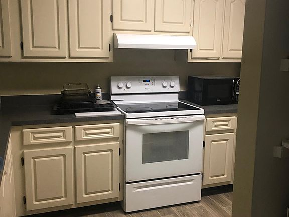 3rd image of 604 Kenwick 102 Cir