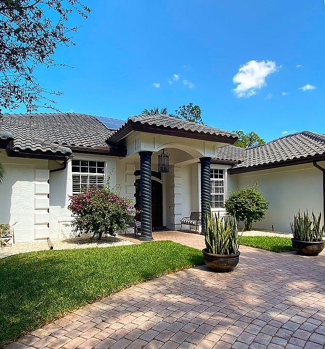 2nd image of 9925 Clear Lake Cir