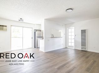 8555 Independence Ave APT 102, Canoga Park, CA 91304