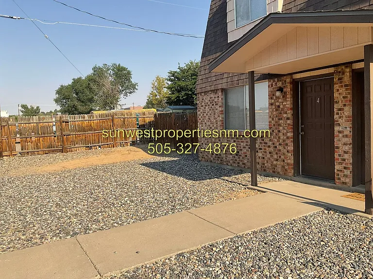 1631 Farmington Ave #4 — Photo 3