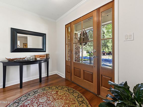 3rd image of 912 Sea Cove St