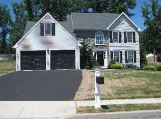 207 Berkshire Dr, Douglassville, PA