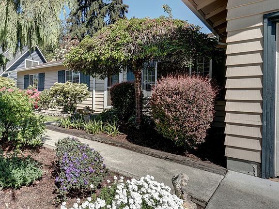 3rd image of 1617 36th St SE