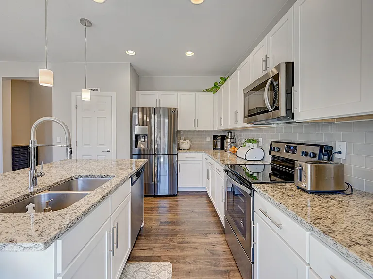 4713 Helena St — Photo 10