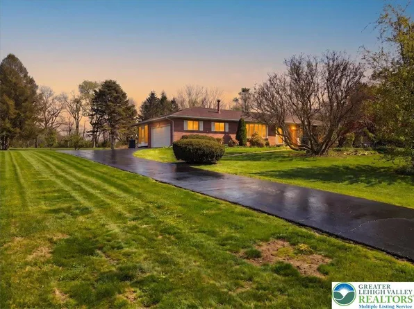 5271 Camp Meeting Rd, Center Valley, PA 18034