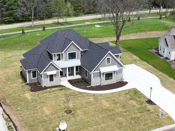254 River Oaks CIRCLE, Delafield, WI 53018